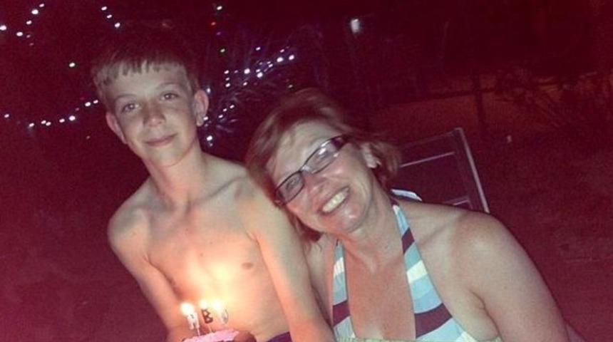 &Ouml;z oğlunu kriket sopasıyla d&ouml;verek &ouml;ld&uuml;rd&uuml;