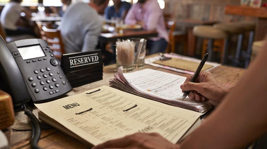Restoranlarda kaparo dönemi: En az yüzde 10! İşletmeci ‘mali kayıp’ diyor, müşteri mesafeli…