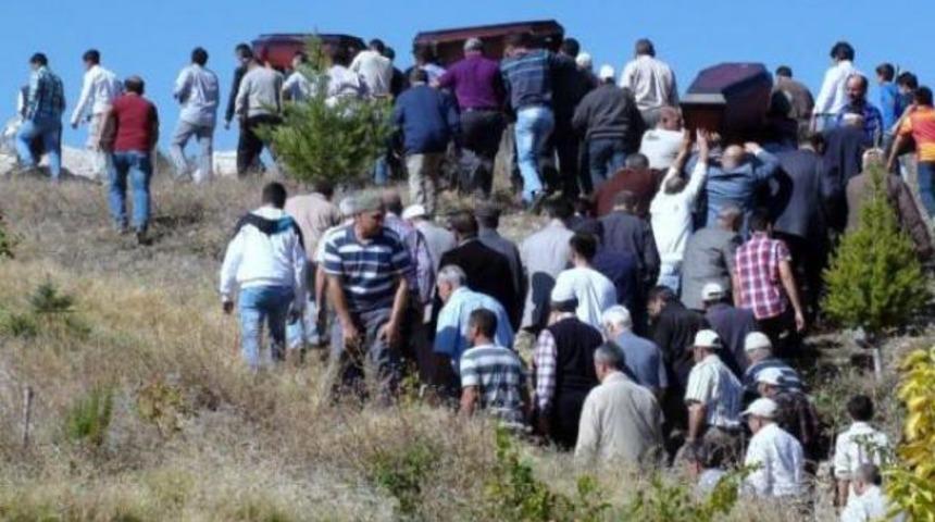 Gediz kaza kurbanlarına ağlıyor