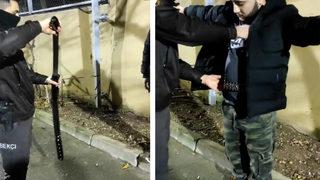 Başakşehir'de Pes dedirten olay! Üzerinden kılıç çıktı, bekçiler şaşkına döndü