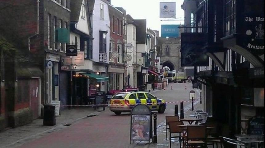 İngiltere&rsquo;de bomba paniği