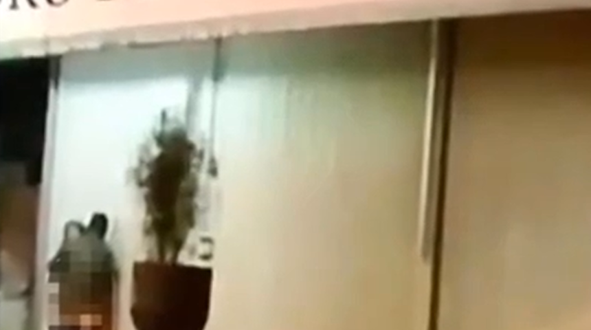 90 yaşındaki adam sokak ortasında cinsel ilişkiye girdi! Cezadan kurtulmak için öyle bir şey yaptı ki...