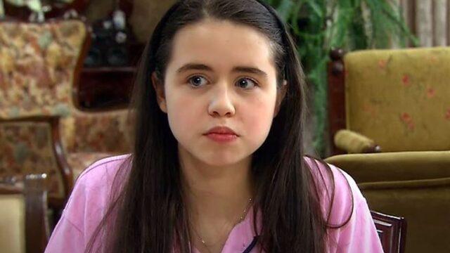 Alemin Kralı'nın Ahsen'i Yağmur Ün'ü bir de şimdi görün! Göbeğine inen dekoltesi olay oldu