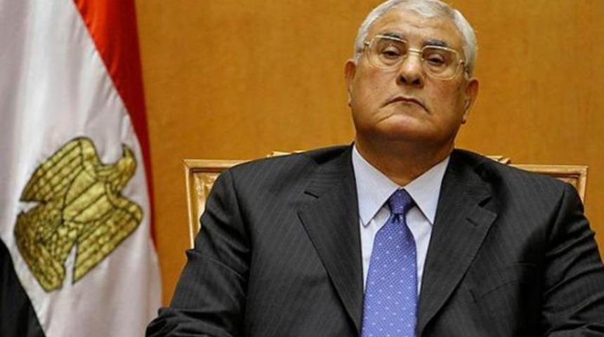 Mısır'da geçici cumhurbaşkanından ilk icraat