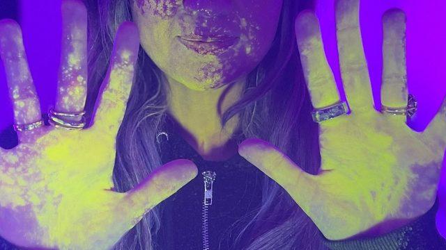 İngiltere'de ev içi şiddete karşı ultraviyole ışıkla görünür olan sıvılar kullanılıyor