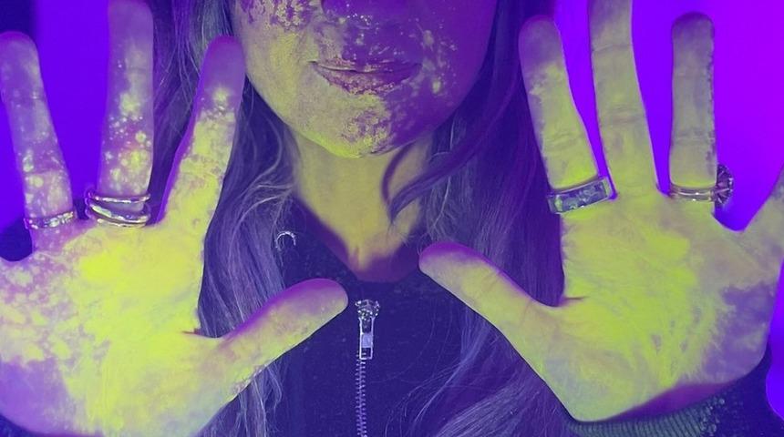 İngiltere'de ev içi şiddete karşı ultraviyole ışıkla görünür olan sıvılar kullanılıyor