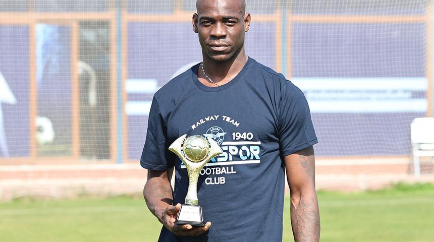 Adana'da yeniden doğan Mario Balotelli ödülü kaptı!