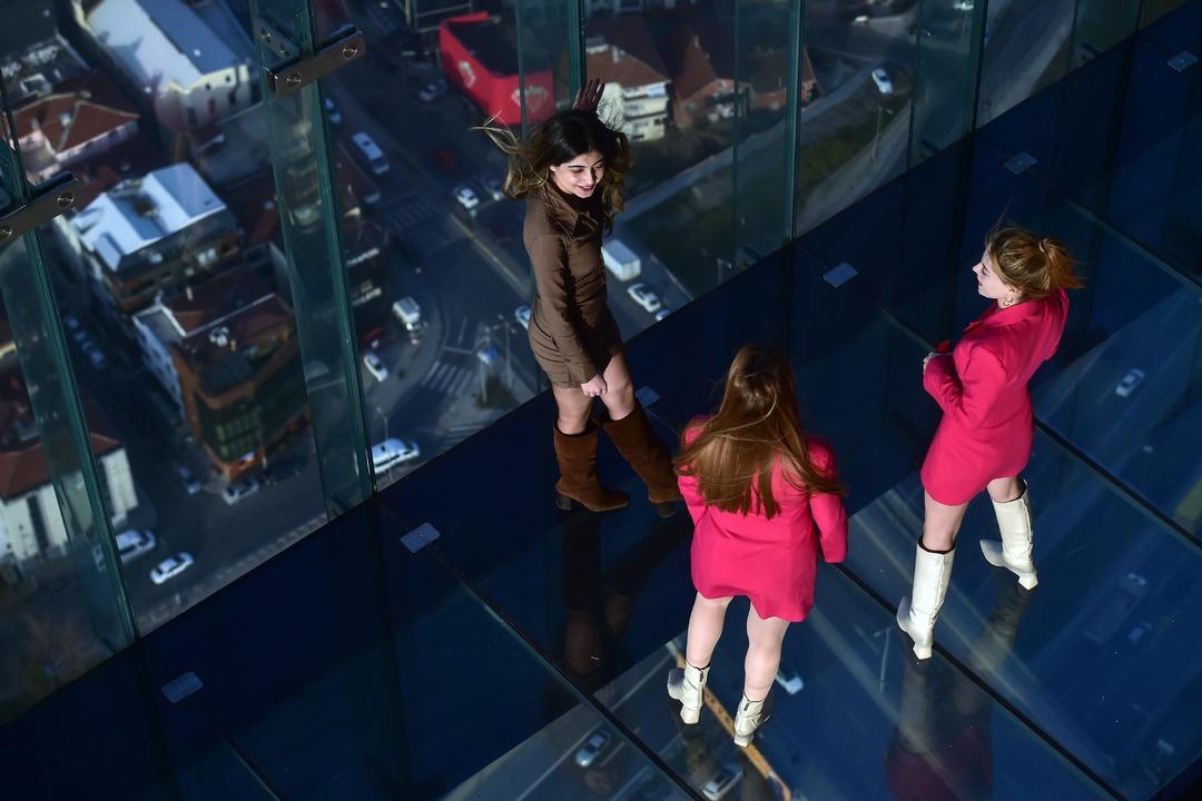 İstanbul&rsquo;da 200 metre y&uuml;kseklikte y&uuml;r&uuml;y&uuml;ş! ''Baş d&ouml;nd&uuml;r&uuml;yor, sonra alışıyorsunuz''