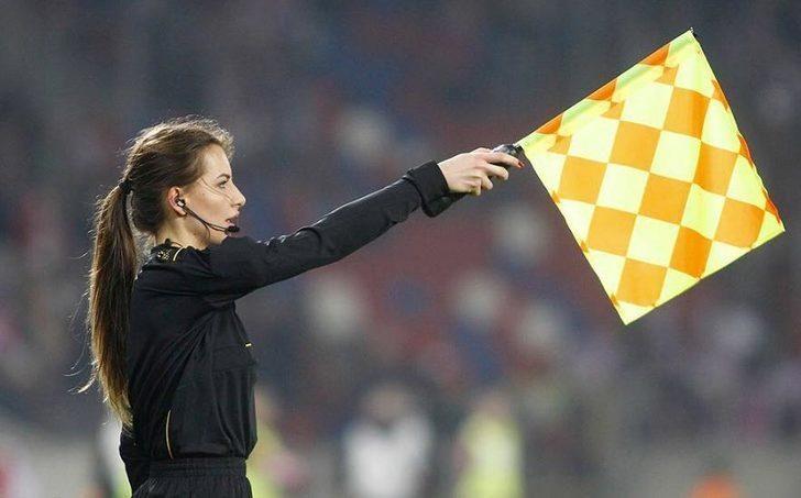 Dünyanın en seksi hakemi olarak kabul ediliyor! Paylaşımları sosyal medyada olay oldu G3