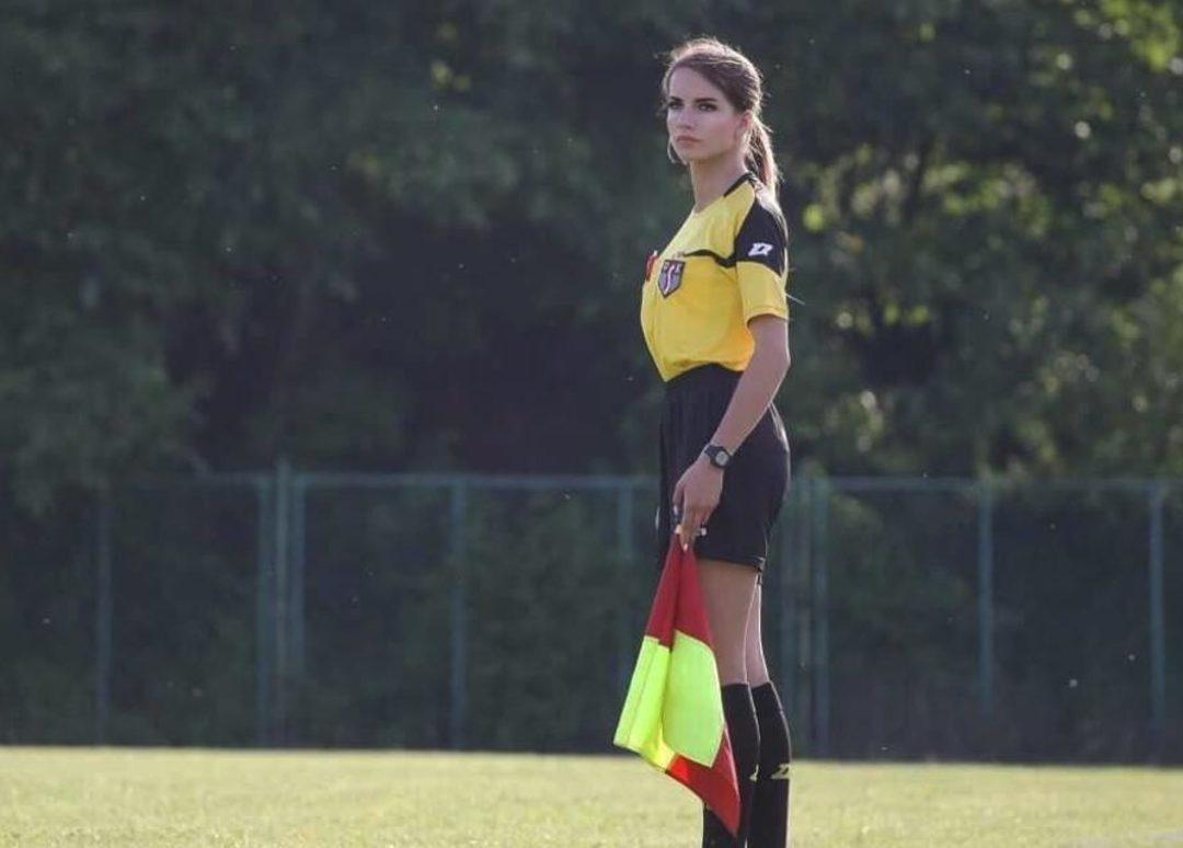 D&uuml;nyanın en seksi hakemi olarak kabul ediliyor! Paylaşımları sosyal medyada olay oldu