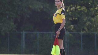 Dünyanın en seksi hakemi olarak kabul ediliyor! Paylaşımları sosyal medyada olay oldu