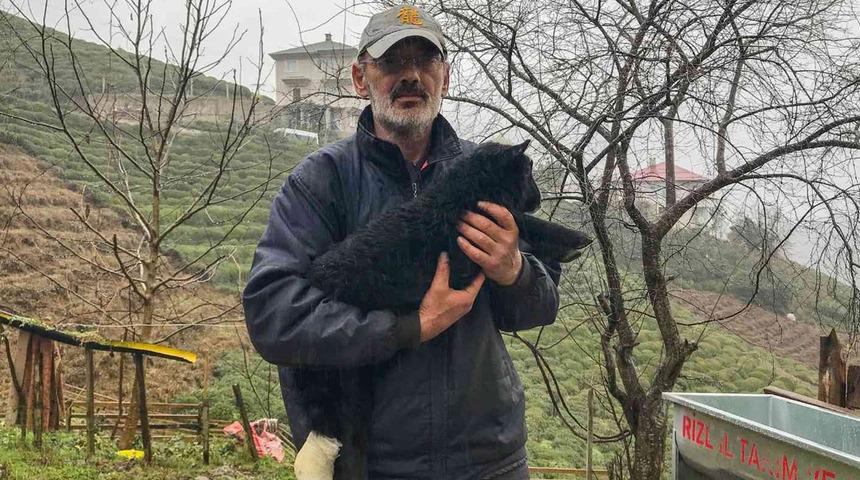 Önce herkes şaşırdı, sonra ilgi odağı oldu! Kuzusunun bacağı kırılınca devlet hastanesine götürdü
