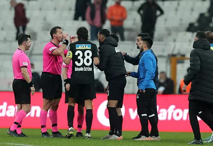 Beşiktaş-Altay maçının sonunda kırmızı kart çıktı
