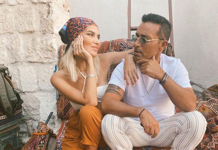 Mustafa Sandal ve Melis Sütşurup nişanlandı! Kıyafetiyle sosyal medyanın  diline düştü