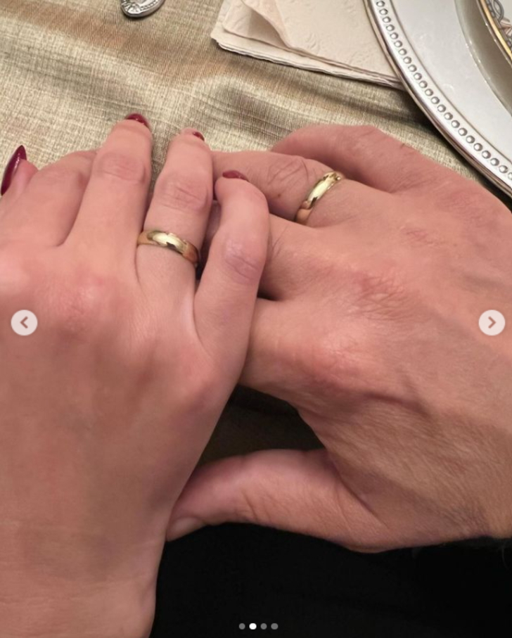 Mustafa Sandal ve Melis Sütşurup nişanlandı! Kıyafetiyle sosyal medyanın diline düştü G2