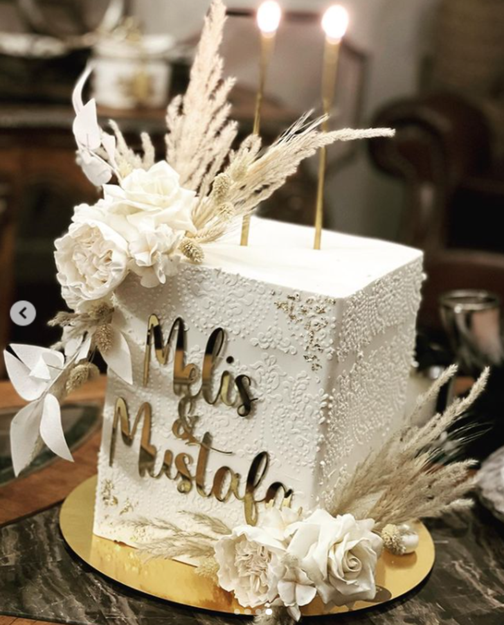 Mustafa Sandal ve Melis Sütşurup nişanlandı! Kıyafetiyle sosyal medyanın diline düştü G4