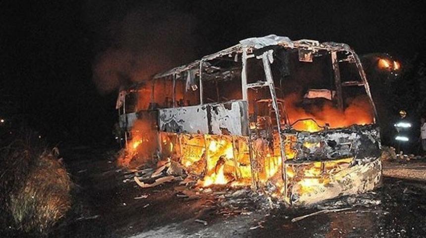 Yolcu otobüsü kamyonla çarpıştı: 47 ölü