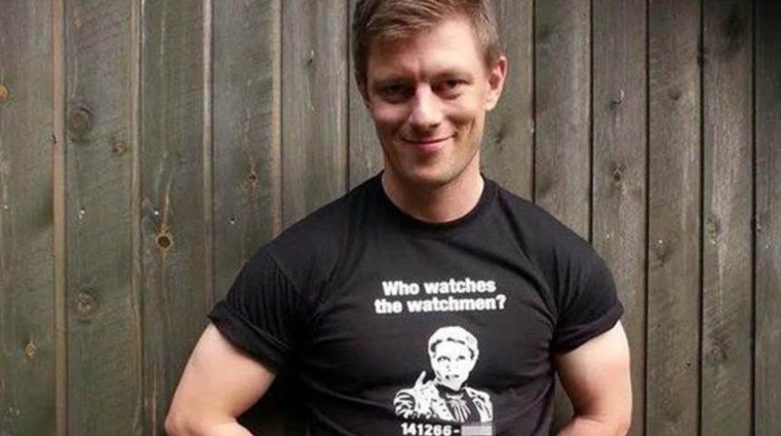 Danimarka Başbakanı'nın kimlik numarasını tişörte basıp satıyor