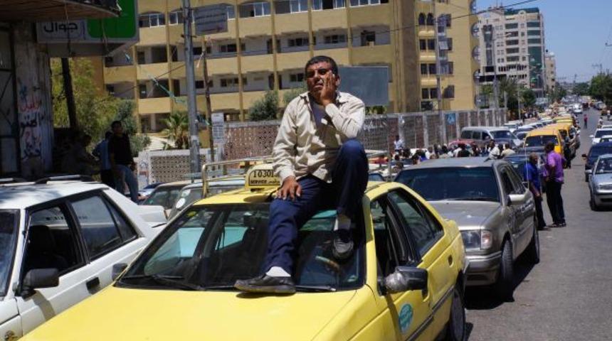 Elli liralık benzin i&ccedil;in 1 haftadır bekliyor