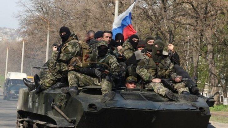 Ukrayna ordusu beklenirken, Rus bayraklı tanklar girdi