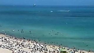 Helikopter kazası kamerada! Herkesin şaşkın bakışları arasında sahile düştü