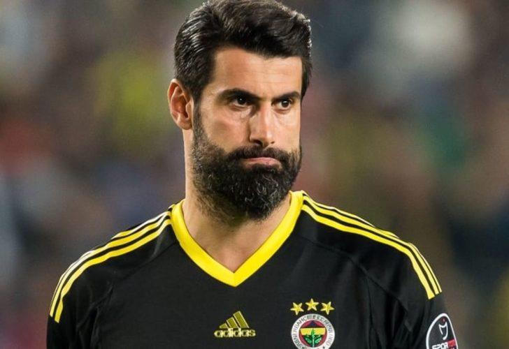 Volkan Demirel'in eşi Zeynep Demirel sütyensiz pozunu paylaştı! ''Işık ters, tersim pis!''