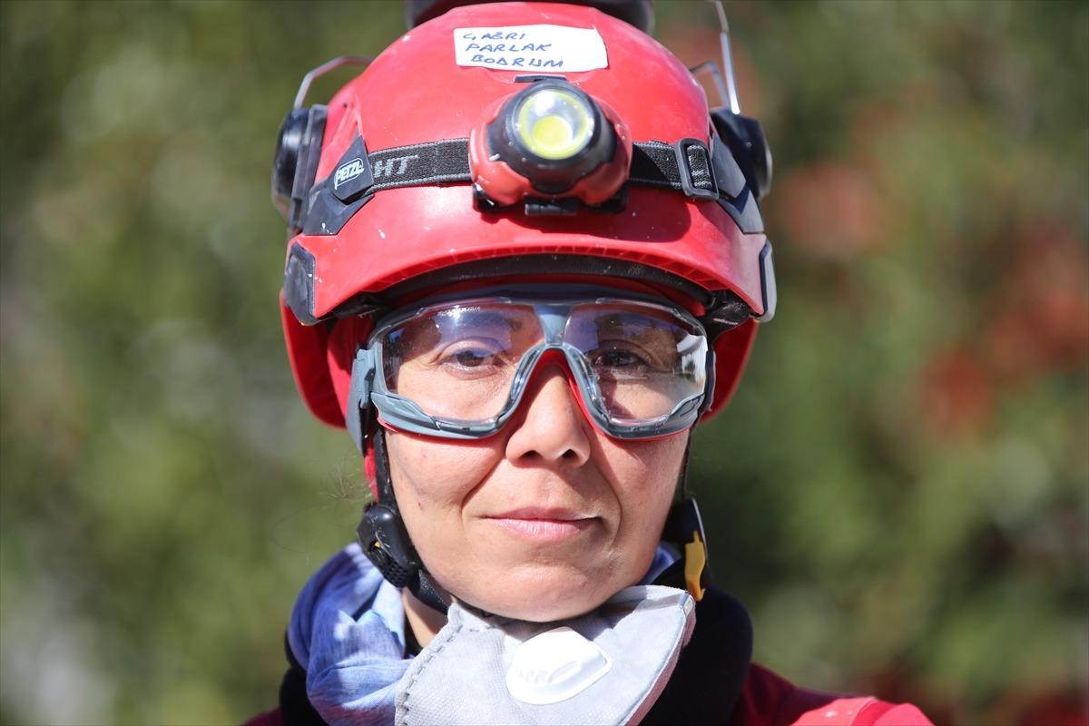 Afetlerde hayat kurtaran AKUT'un g&ouml;n&uuml;ll&uuml; kadınları eğitimde