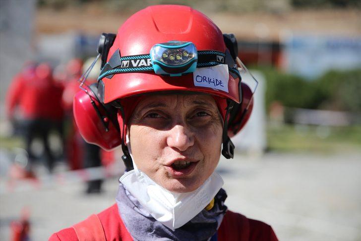 Afetlerde hayat kurtaran AKUT'un gönüllü kadınları eğitimde G4