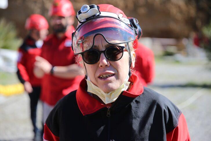 Afetlerde hayat kurtaran AKUT'un gönüllü kadınları eğitimde G5