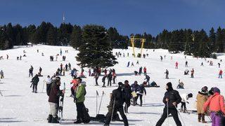 Uludağ'a hafta sonu akını! Kayak pistlerinde yoğunluk yaşandı