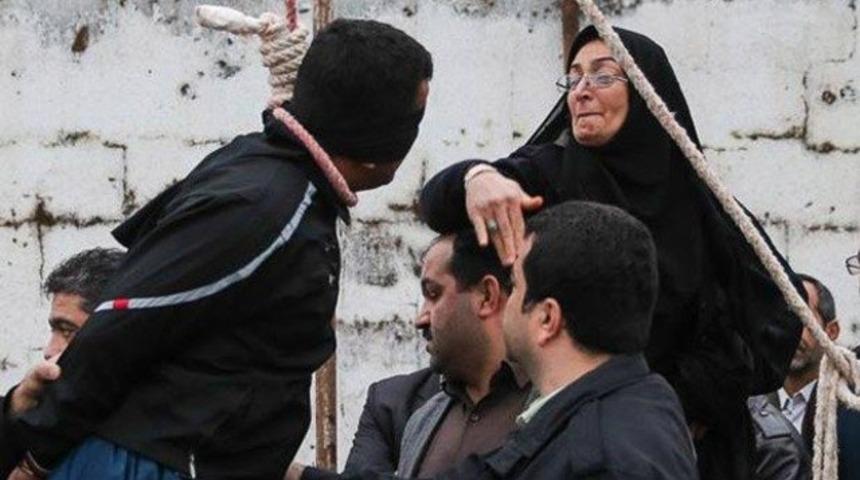 Oğlunun katilini son anda ipten kurtardı