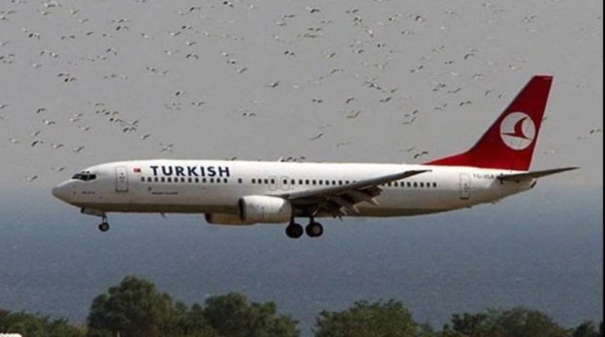 New York uçağının motoruna kuş girdi