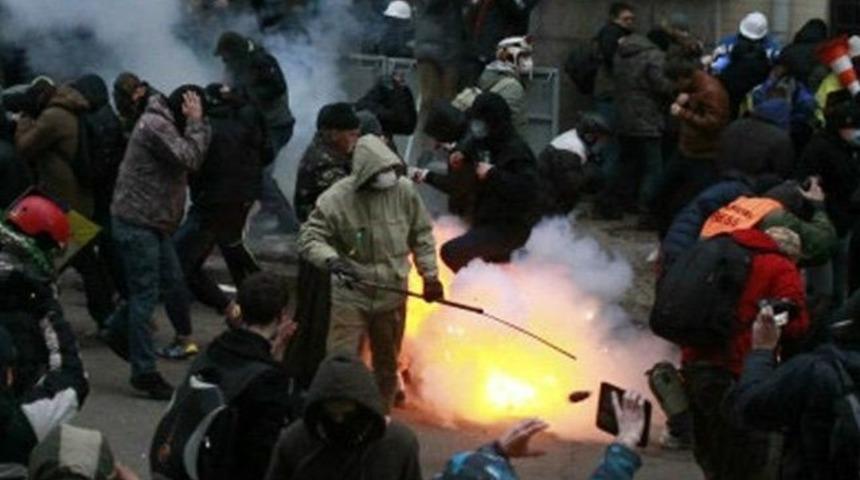 Ukrayna&rsquo;da sokaklar yine alevlendi