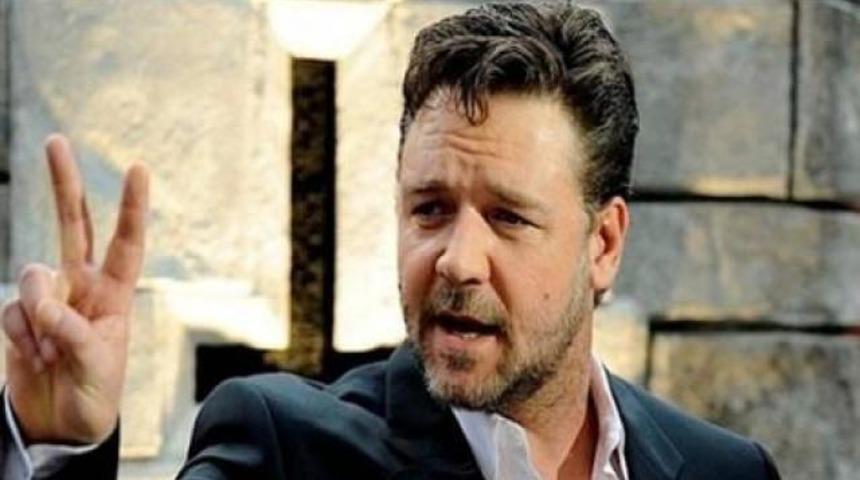 Russell Crowe'dan Cem Yılmaz'a çakal 