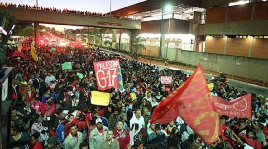 10 bin kişi yolları kesti