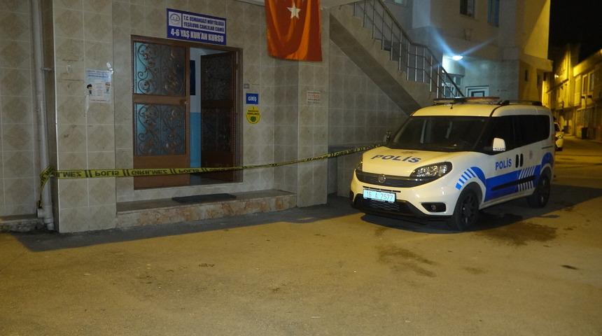 Hırsızlık için girdiği camide imamı bıçakladı!