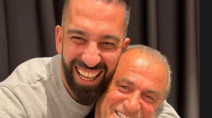 Kadroya alınmayan Arda Turan soluğu Fatih Terim'in yanında aldı! Gece yarısı sarı kırmızı kalpli paylaşım