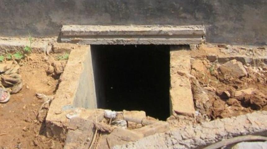 Cep telefonu için foseptik çukurunda öldüler