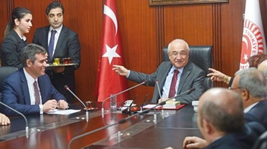 TBMM Başkanı Cemil &Ccedil;i&ccedil;ek: 'Bu nasıl hukuk devleti?'