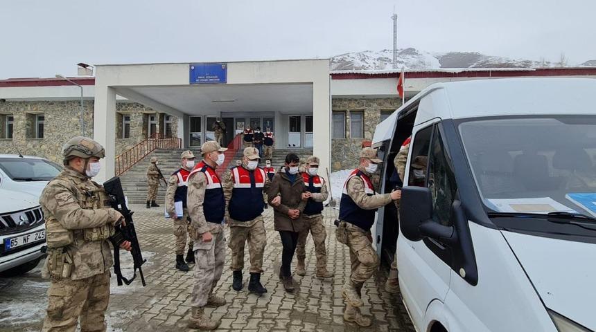 Silah zoruyla kaçırıp dehşeti yaşattılar! Jandarma operasyonla kurtardı