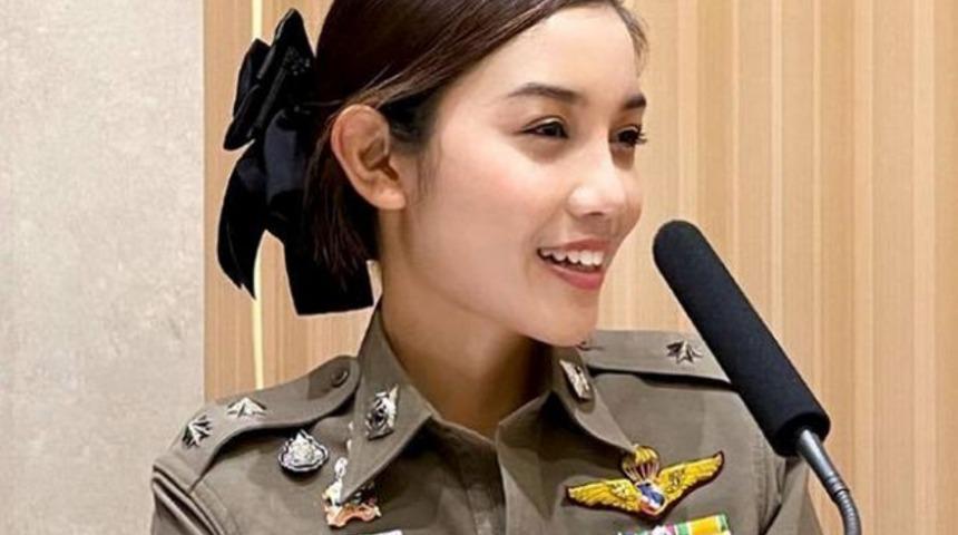 Taylandlı polis memuru, mayoyla poz verdikten sonra kendisini saygısız olarak nitelendirenlere sert cevap verdi