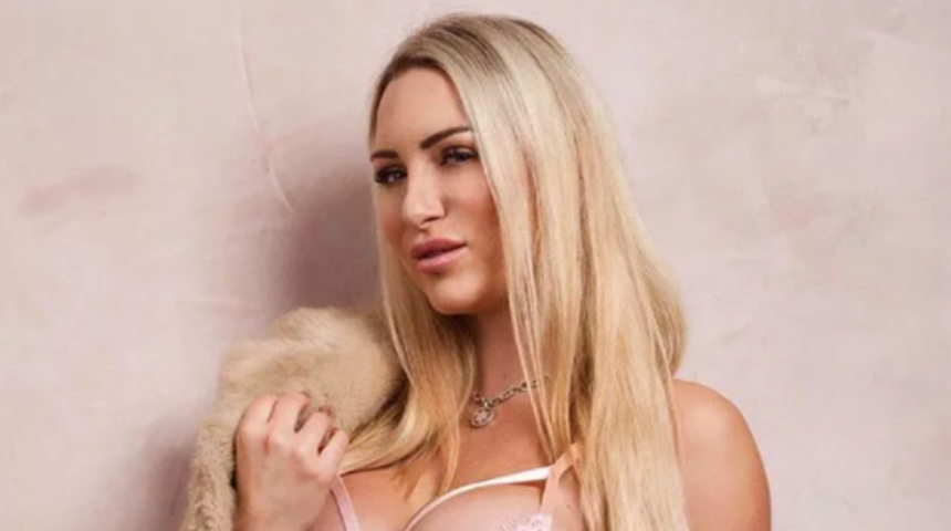 Erkeklerin penisini ölçmek için dövme yaptıran model, yoğun ilgiden bunaldı! “Sıraya girdiler”