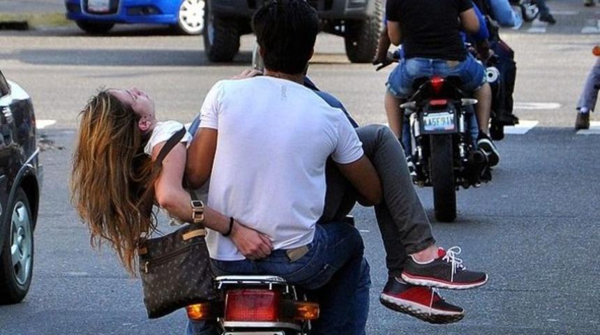 Gösterilerde güzellik kraliçesi öldürüldü