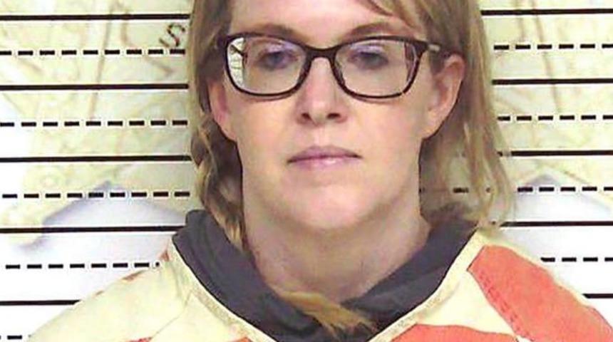 Kasabayı ayağa kaldıran olay! Hediyelerle kandırarak oğlunun 9 arkadaşıyla cinsel ilişkiye girdi