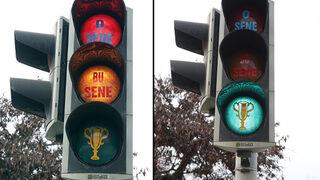 Sosyal medya bu görüntüyü konuşuyor! Trafik ışıkları olay oldu...