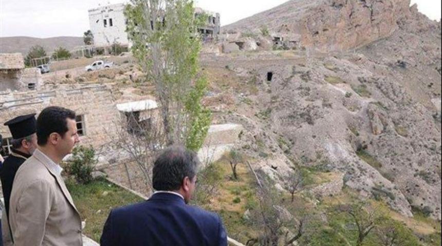 Esad Hıristiyan kasabasında Paskalya kutladı