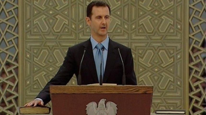 Esad Kuran'a el bastı