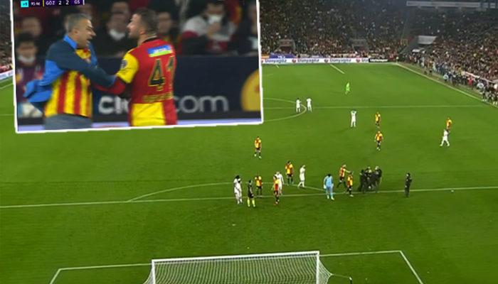 Son dakika: Göztepe-Galatasaray maçı savaş alanına döndü! Taraftar sahaya girdi...