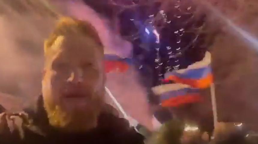 Son dakika: Donetsk sokaklarında büyük sevinç! Putin'in 'tanıma' kararı sonrası halk sokaklara çıktı