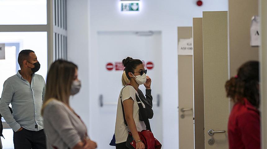 Üçüncü doz aşı yüzde 40'ta kaldı, uzmanlar peş peşe uyardı